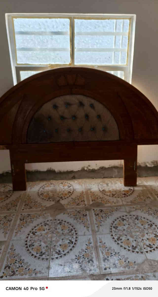 سلام عليكم غرفه تزكام للبيع كامله نقص كنتور فقط حلوه وما نقصه شي  للبيع مكاني حله ناحيت نيل سعره ١٧٥ رقم ***********
