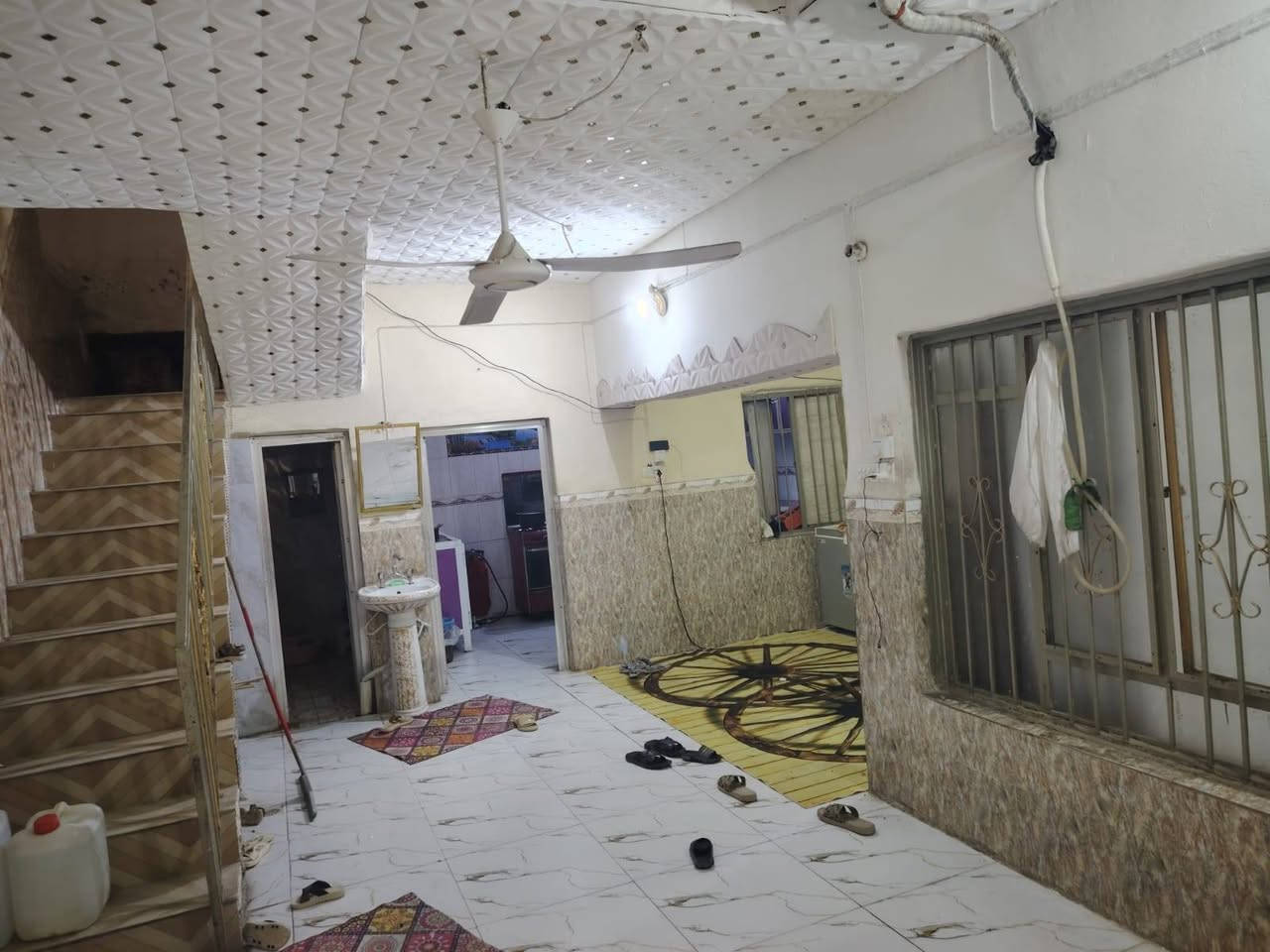 🏡✨ دار للبيع – السماوة / القشلة ✨🏡
📍 الموقع: السماوة – القشلة
📍 شارع التجنيد، قرب مدارس الوقف الشيعي
🔹 نوع العقار: طابو صرف
🔹 المساحة: 95 متر ونص
🔹 عدد الطوابق: طابقين
🏠 تفاصيل الطابق الأول:
✔️ غرفة
✔️ صالة
✔️ مطبخ
✔️ صحيات
✔️ براني
✔️ بناء التسعينات
✔️ السقف: كونكريت مسلح
🏠 تفاصيل الطابق الثاني:
✔️ غرفة
✔️ صالة
✔️ حمام
✔️ السقف: عكادة
🧱 سنة البناء 2024
💰 سعر البيع: 82 مليون (قابل للتفاوض)
📞 للاستفسار والتواصل:
📱 ***********
📱 ***********
📍 عنوان المكتب:
السماوة – الجربوعية 5000
شارع البايب مقابل مولدة سيد رائد
