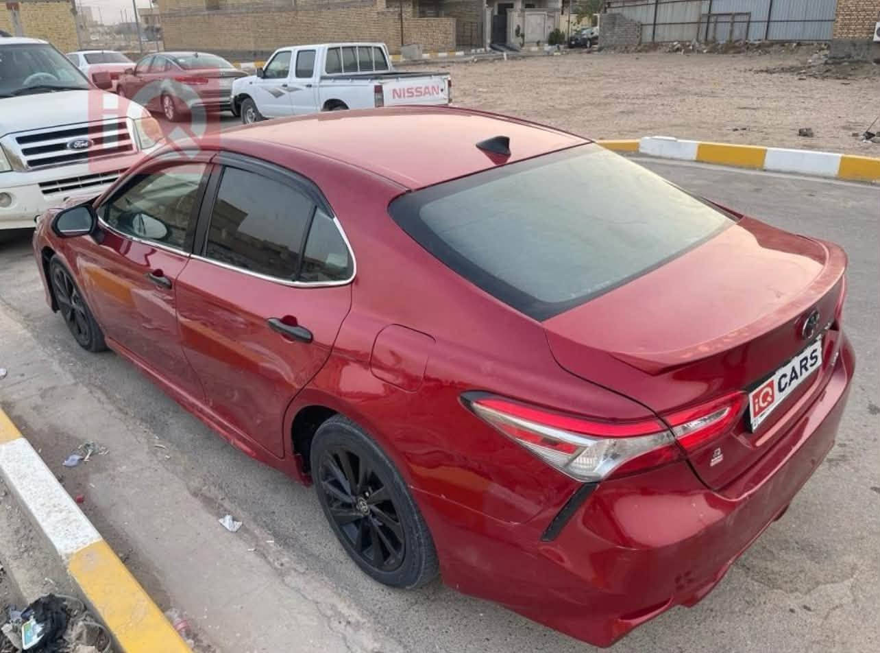 السلام عليكم اخوان
كامري مارونيه ٢٠١٩ 
بيع او مراوس بكورلا او النترا

مواصفات SE معروفه

كل تفاصيلها مذكورة بالسونار 

مداور ثاني يوم 

معروضه ب١٢٩

للاستفسار 

*********** اتصال 

*********** واتساب
