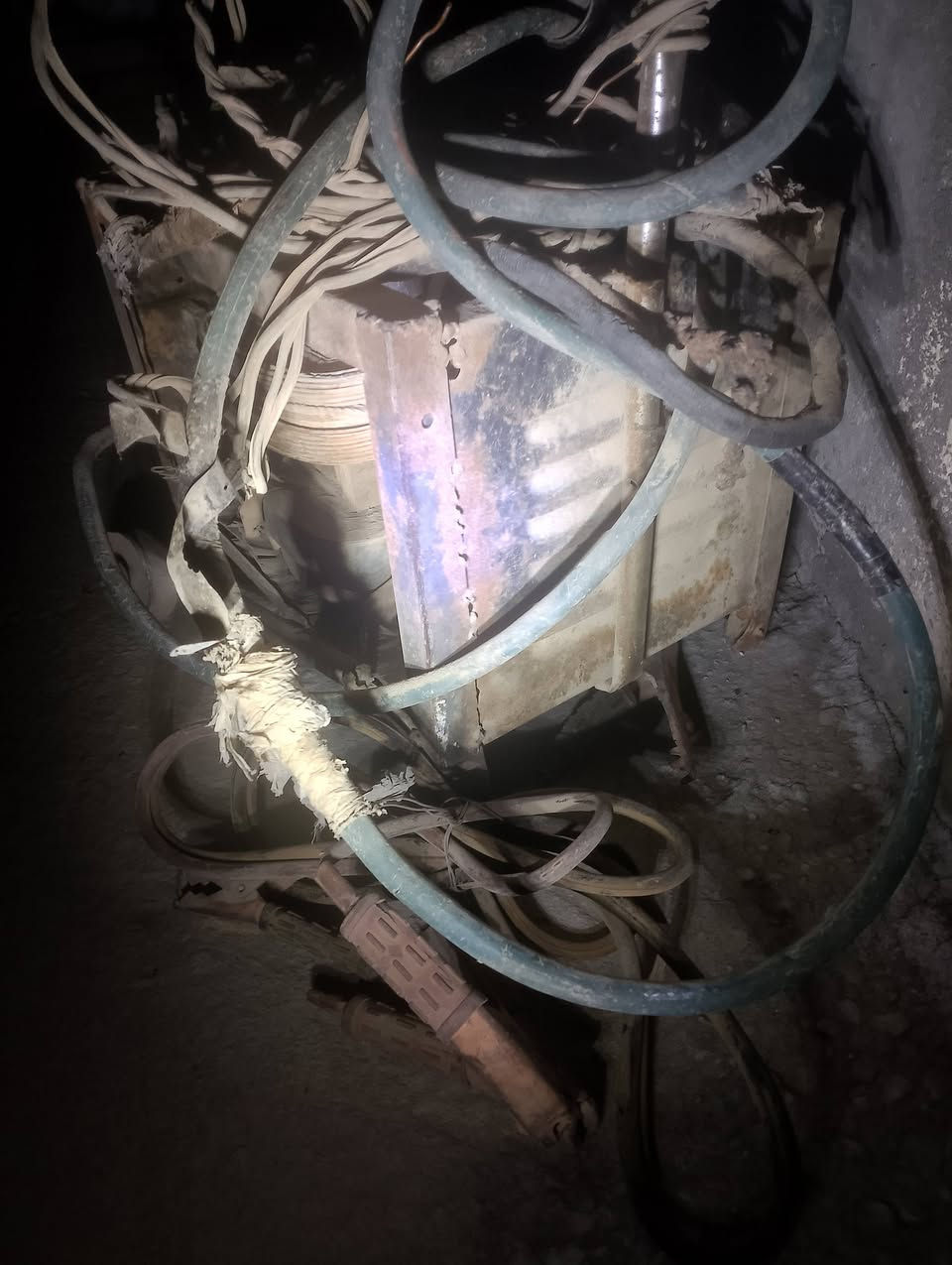 مكينه لحام شغاله قديمه سعر ١٥٠ الف


**إذا كنت صاحب هذا الإعلان وتريد حذفه لأي سبب، رجاءا أرسل رسالة إلى الدعم الفني**