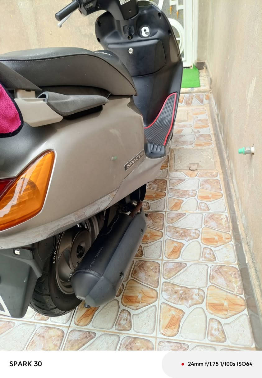 سلام عليكم 
سبيسي ياباني للبيع دراجه جديده وحلوه مال رمبه صار سبوع من نازله  مكفوله كفاله عامه من كلشي بعدها ملحه كفرات اصلي ابو الختم

مكاني كوت زين القوس 
رقمي ***********
شراي يتصل
