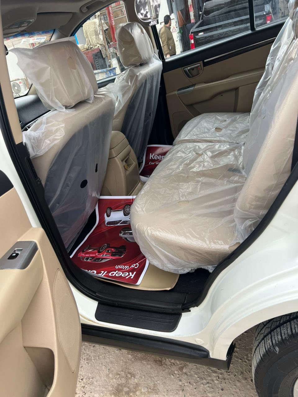 السلام عليكم سنتافي 
موديل 11
رقم بغداد 
7 راكب 3 قطع تبريد
محرك 6 سلندر
مكفوله كفالة عامه من الصبغ
 رقم الهاتف ***********  السعر خاص
