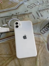 ايفون 11 عادي مكفول كفاله عامه من التصليح او من كلشي مكاني شارع فلسطين...