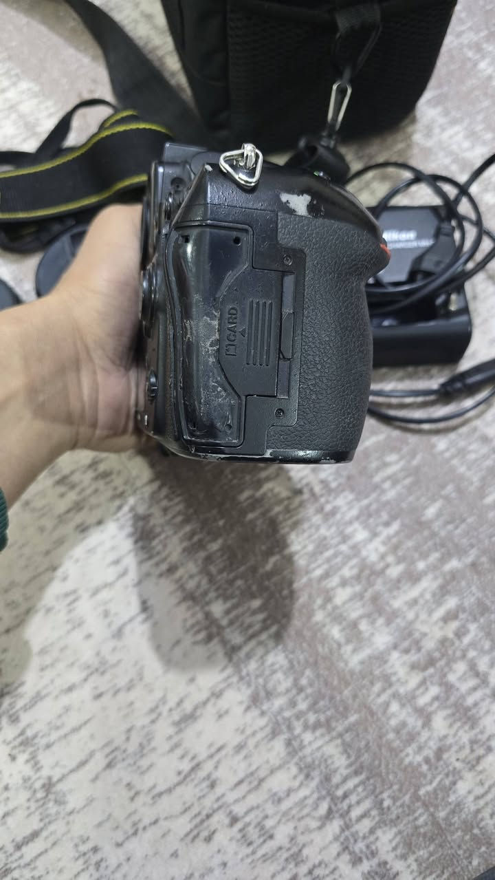 للبيع كامرة 810  نيكون  لا مصلحه ولا مفتوحه لكن شترها عالي 70k مكاني الحله قرب جامعة بابل *********** واتساب
