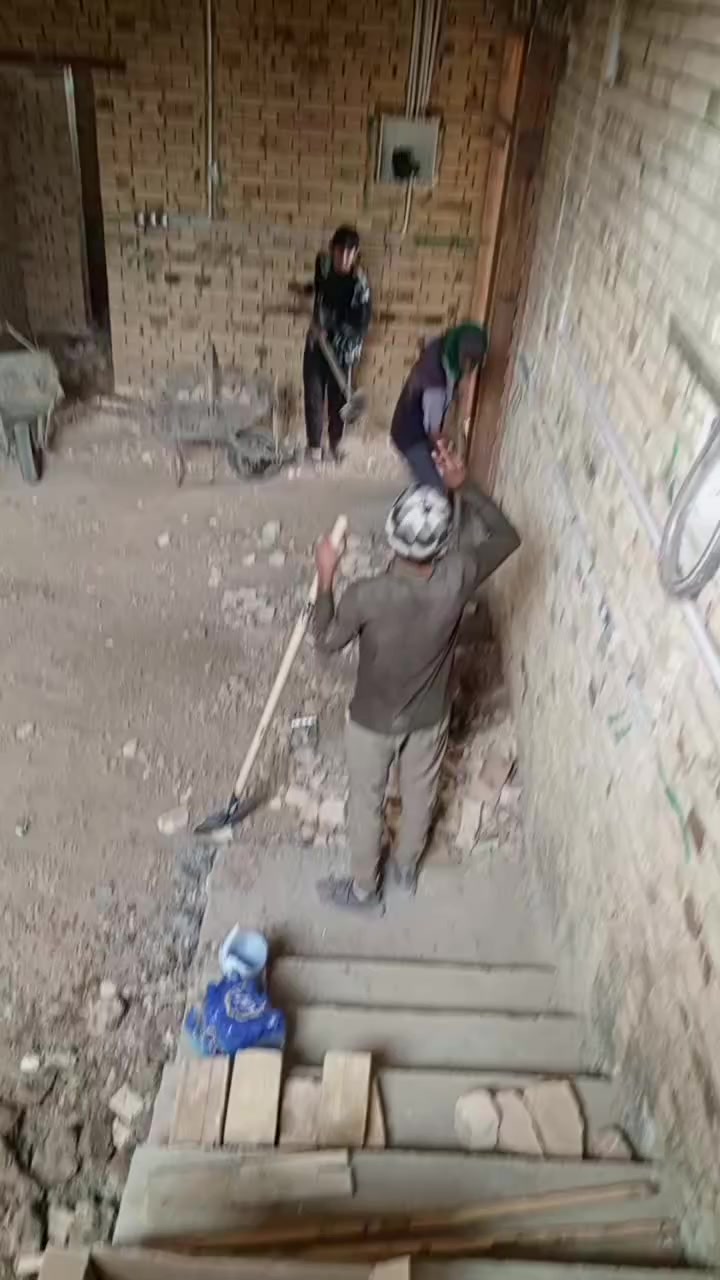 حبايبي السلام_عليكم 
شغلنا يتضمن مايلي
1- اخراج التراب الزائد من البيت
2-تربيع البيت كسر
3-دك البيت بالقفاز
4- صب البيت اذا كان بحاجه الى صب اسكان
#وكذلك دك السبيس والتراب وال
قطع وغيره + خزينه + تفليش +تصعيد تراب لصطح وتصليطه الصطح+مجاري+لبخ بتلوات +
ونج تصعيد كافه مواد البناء وغيرها 
كل هذا بكادر جيد وبسعر مناسب 
للاستفسار اكثر مراسلتنا او الاتصال بالرقم التالي ‏

***********👍
