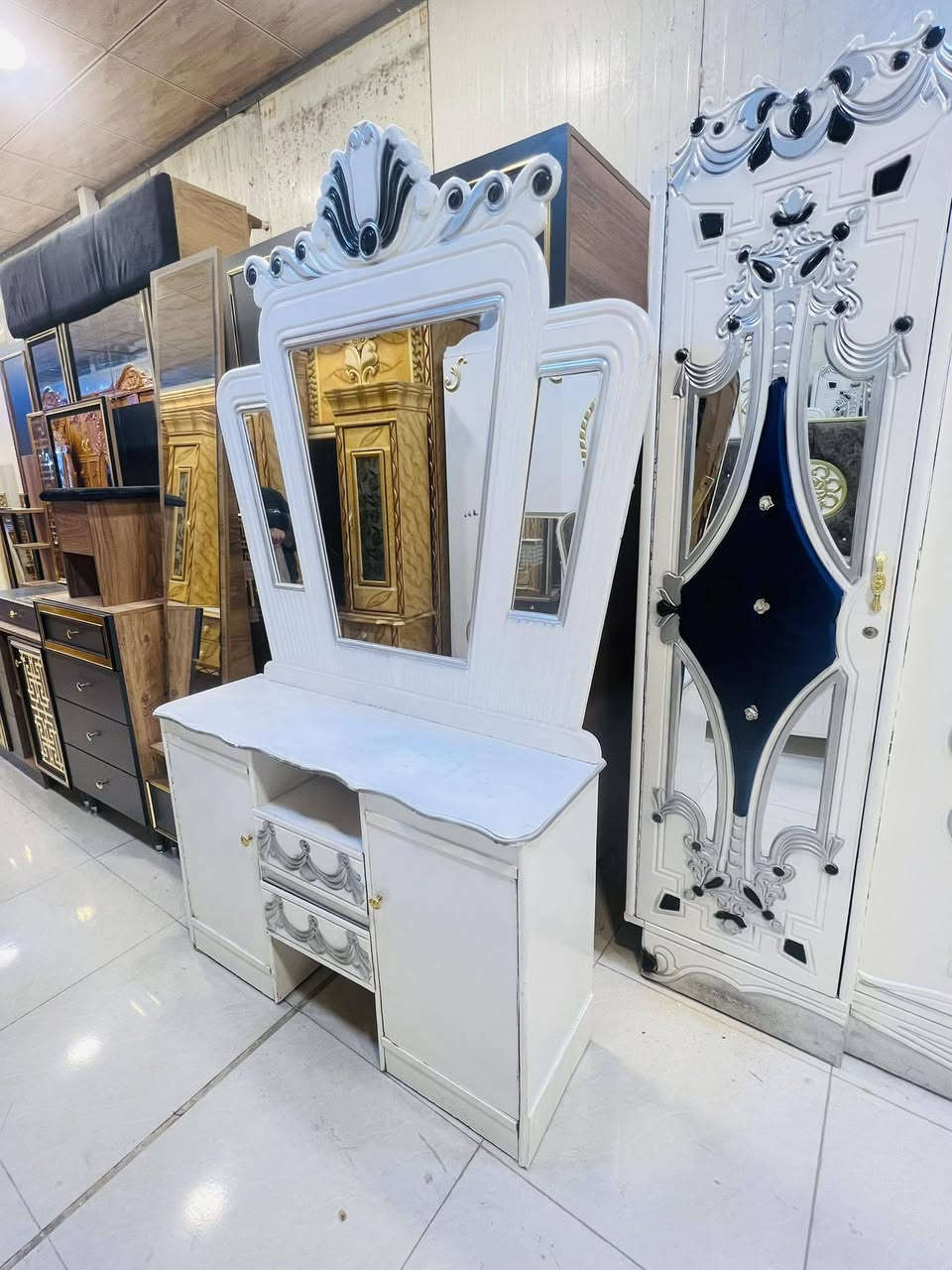 غرفة عراقي تصميم تركي. لون مميز شغل سوكي. نقص. زاوية ٦٢٥بس واصل. كول مناطق بغداد


**إذا كنت صاحب هذا الإعلان وتريد حذفه لأي سبب، رجاءا أرسل رسالة إلى الدعم الفني**