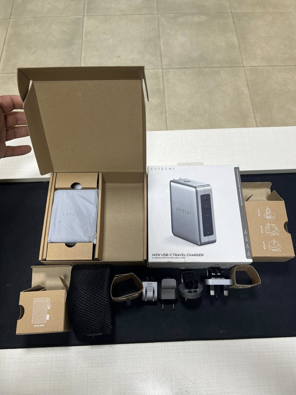 شاحن من شركة SATECHI ماركة عالميه
مقارنه مع انكر
145 واط حقيقي 
4 منافذ تايبسي
مع 4 بلكات كهربائيه + محفظة لشاحن
جديد مامستخدم
بالموقع سعر الحقيقي 200$
ابيعه ب 70 الف قفل
***********
