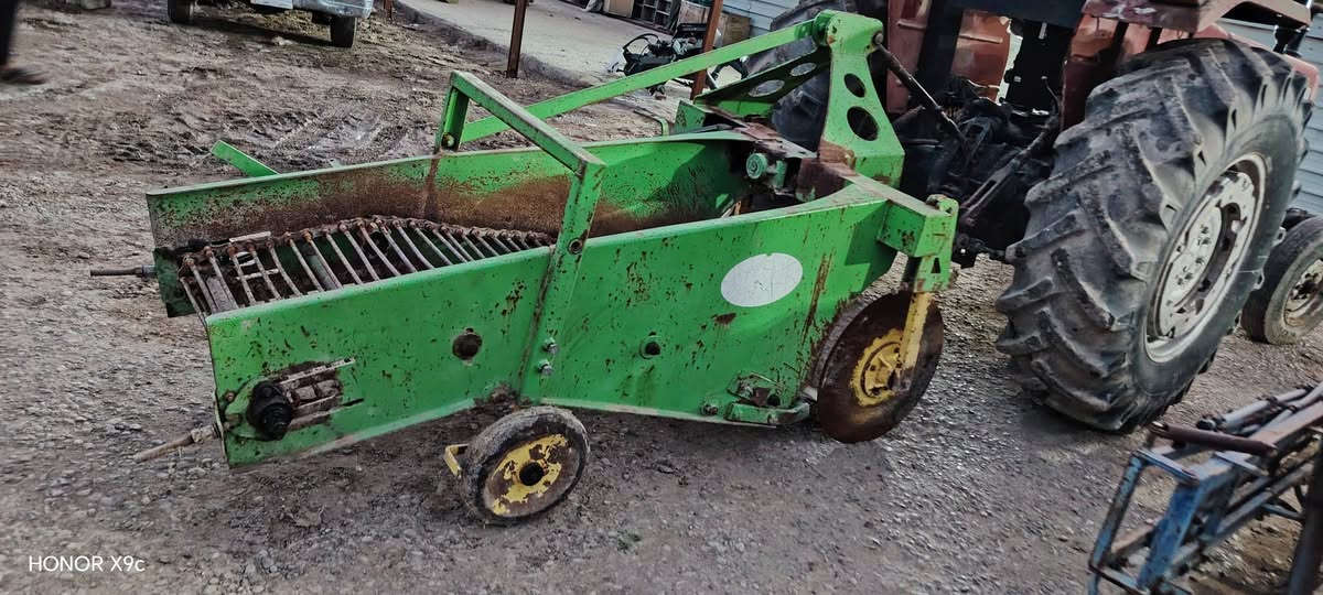 السلام عليكم قالعه للبيع العنوان بغداد اليوسفيه *********** ***********
