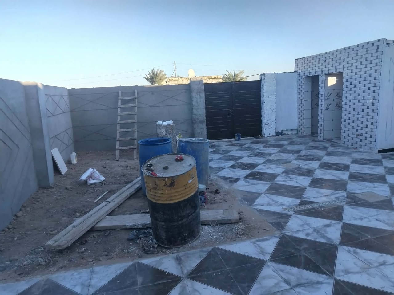 سلام عليكم بيت البيع حي المنصور جهت سكه القطار مساحته 200متر سند 25مداور بسم المشتري لاستفسار عله الرقم ***********بي واساب السعر 35بي مجال الخاص مغلق تصال عله الرقم
