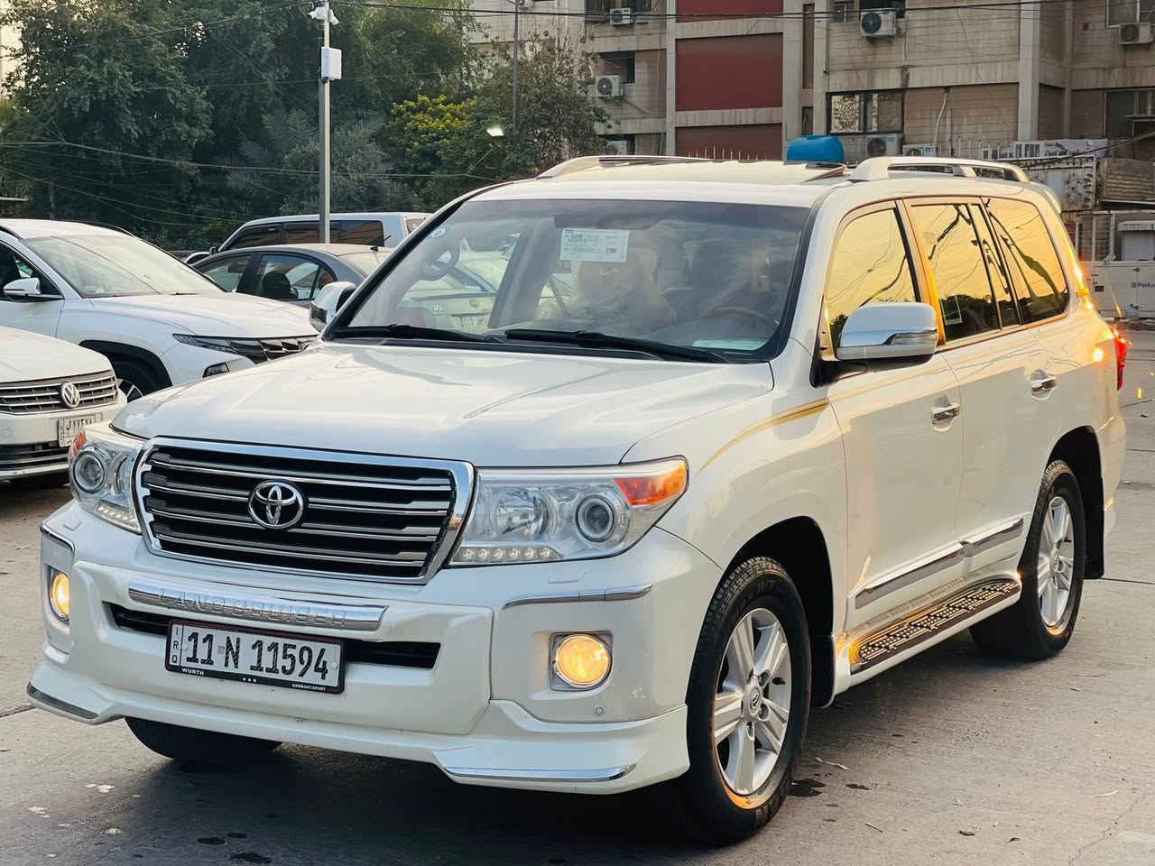 سلام عليكم
لاندكروز 2015 

للبيع خليجي فول    مكفول        نظافه 100/100 

مواصفات 

تحكمات ستيرن 

فتحه بسقف سلايد 

تشغيل بصمه 

شاشه كبيره كامره خلفي  

كشافات امامي 

مكينه 6 ممتازه جدا 

داخل نظيف جدا  بواضع لوكاله 

سياره جاهزه من كلشي 

بيها بابين فتح تعيار فقط 

   (خاليه من العيوب والخدوش )

مكان سياره بغداد الكرخ

الهاتف ***********
