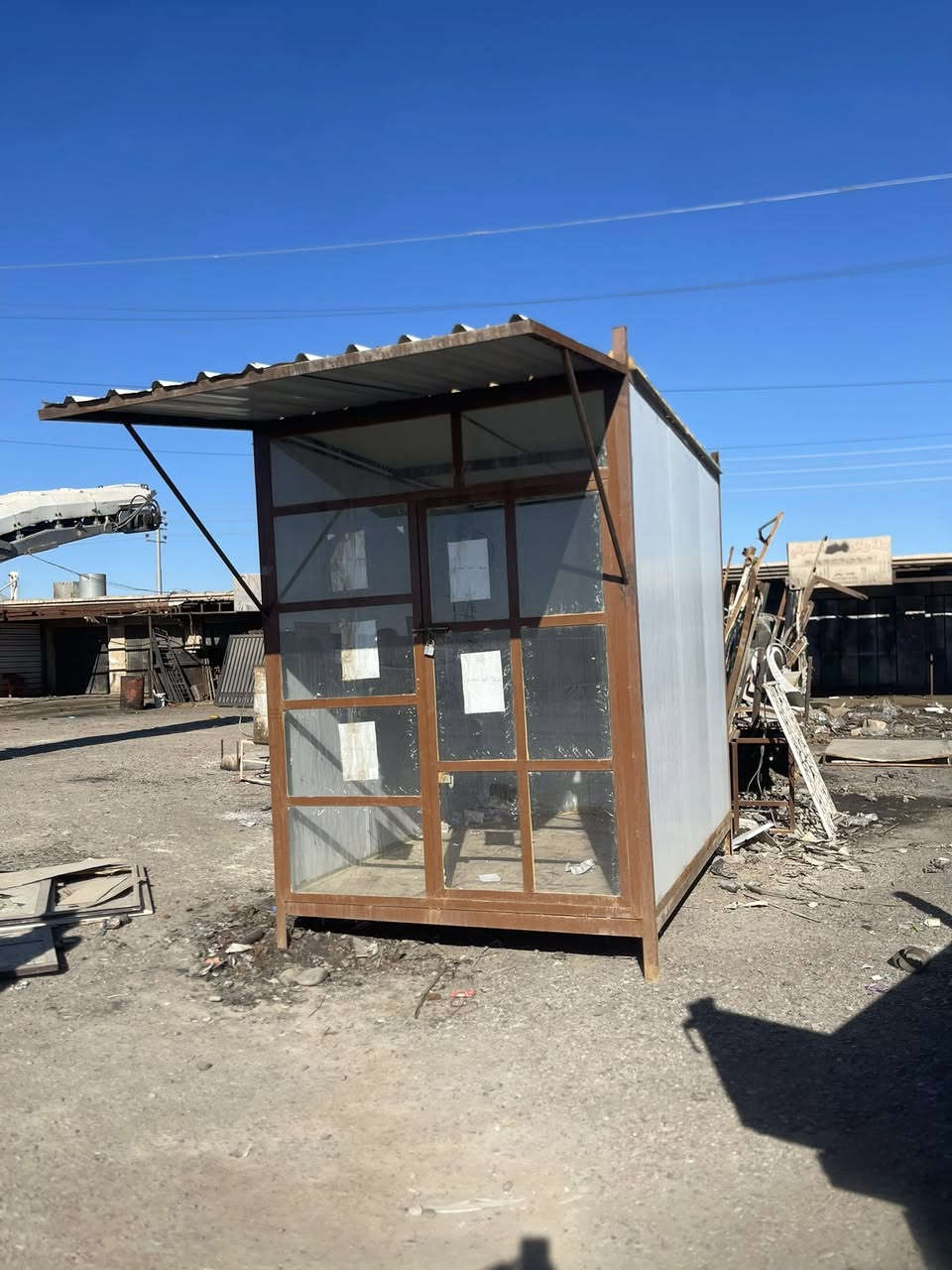 السلام عليكم
كشك للبيع 3/2

لاستفسار ‭0770 664 0953‬
