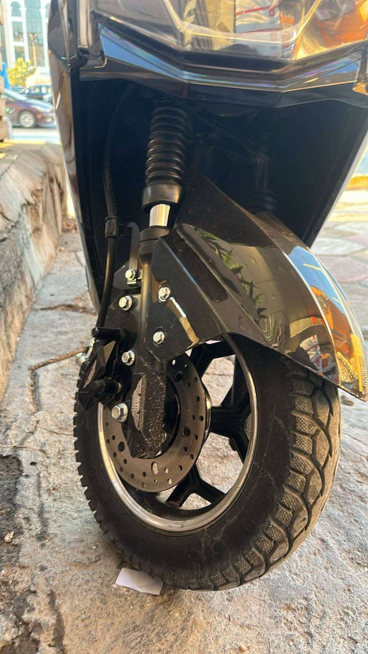 دراجة سكنس فضائي ضمان ١٠ اشهر بالبطاريات 
من حيث النعومة بل مشي والكوالتي العالي بل نسبة للملف والبطارية والعقل دراجة جداً اعتمادية وتتحمل اوزان لحد ١٥٠  وبيها ضمان تاخذها وراسك بارد 

1-  بطاريات 6 دبل ⛽️
2- ملف 1500⚠️
3- نظام الرجوع للخلفR 🙅‍♂️
4- نظام البارك p ✋️
5- نظام الكارت Nfc👍
6- نظام البصمة 🛑
7- منفذ USB📞
8- عدد السرع 3 ✈️
9- بلوتوث +منافذ usb

مكان بغداد 
السعر 800 الف وبيه مجال

رقم ***********
