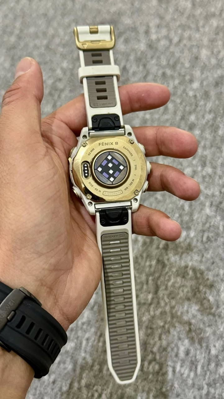 ساعة Garmin Fenix  8 saph 43m 
ملحقات كيبل الشحن فقط الساعة شرق اوسط 
السعر مليون و٧٥ الف دينار 
مع ضمان ٩ اشهر 
للحجز خاص او واتس اب ***********

