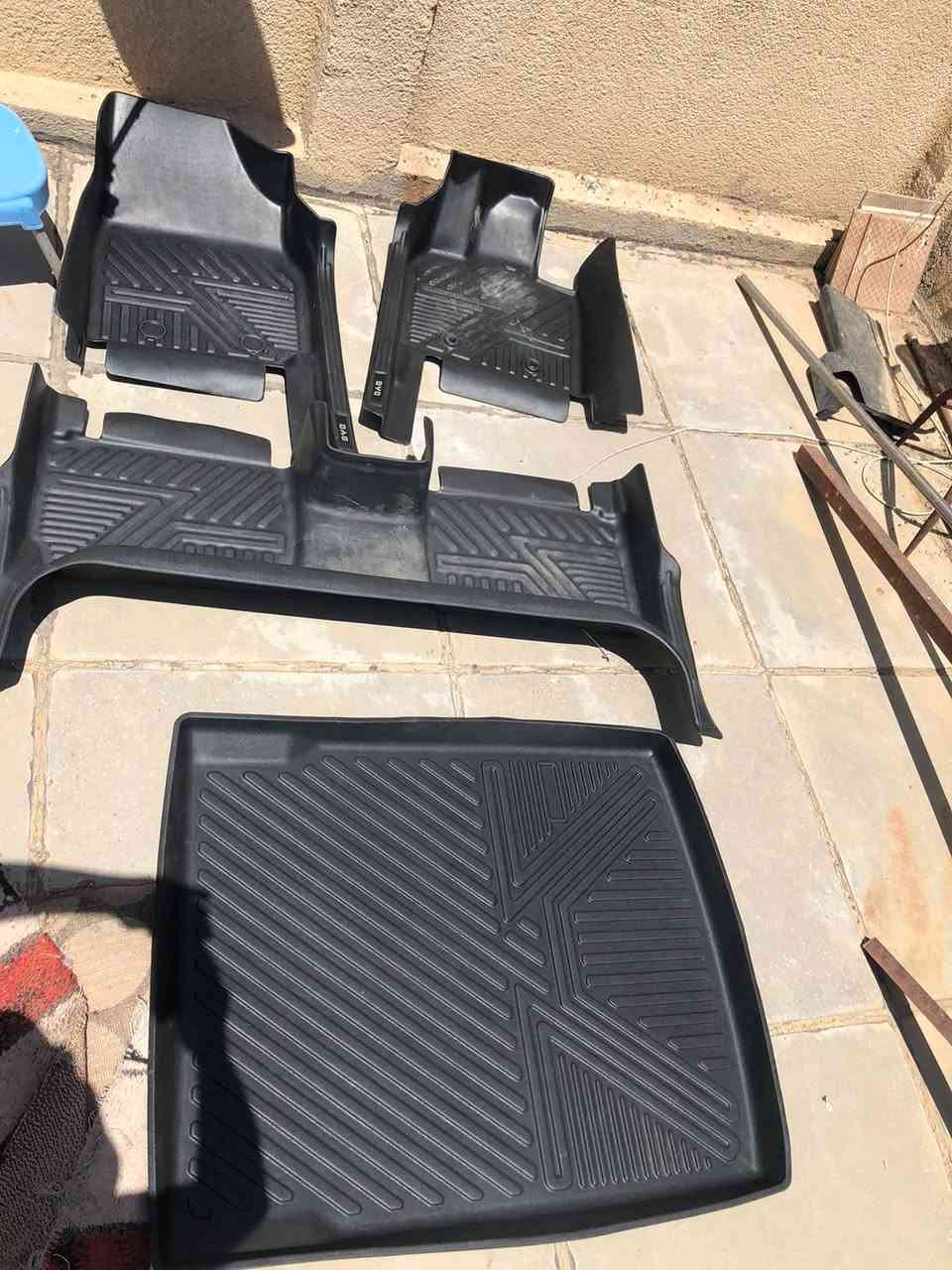 سلام عليكم أرضيات بي وأي دي فايف دي الأصلية الربل الاصلي مو التقليد جدد مستعملت قليل اتغطيلك الدوس مال السيارة كلهن بعد آنسة لا تراب ولا أي شي تحافضلك على السيارة يرهمن على الجن بلاص وسيل 5  والدستروي السعر ١٠٠ وعندي بورد شحن مال حماية كامل جيب وشد مكاني بغداد مدينة الصدر *********** الشراي يتصل ويدلل
