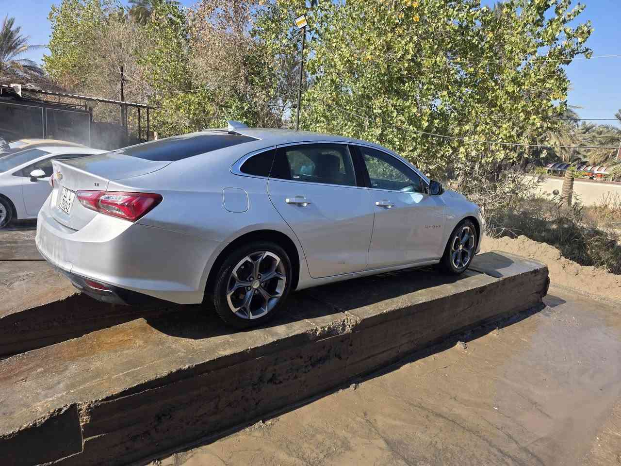 سلام عليكم سيارة مالبيو موديل 20بسمي تحويل مباشر على ايدي من امريكه لحد هسه عندي السيارة مواصفات السيارة تبريد قطعتين تشغيل عن بعد بصمه الباب بصمه مكان السيارة بابل السعر  120وبيه مجال /***********
