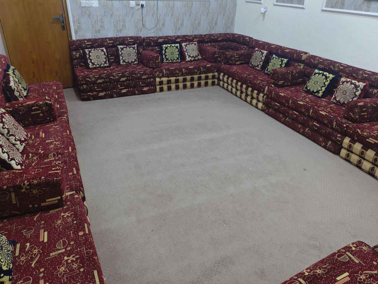 جلسه عربيه للبيع مساحتها 14 متر سعرها 400 الف دينار للاستفسار على الرقم *********** العنوان التنومه الصالحيه .
