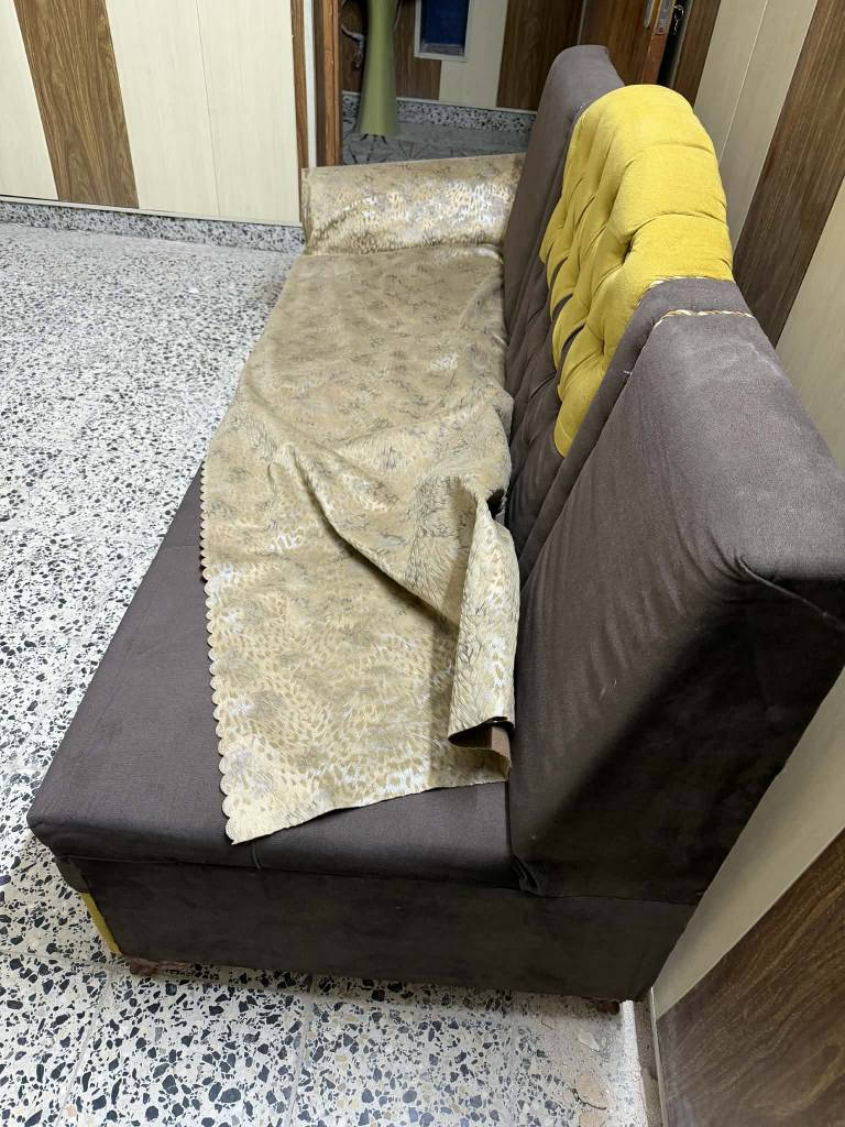 السلام عليكم 
1/التخم الازرك 10 مقاعد 5 قطع بيه ظرر بس التجوات جم وحدة خاسفة سعره 175 
2/التخم الجوزي 12 مقعد 6 قطع نظيف بدون ظرر سعره 300
3/ الديوان الاخظر 7 مقاعد 3 قطع ب90 الف 
مكاني حلة بكرلي *********** حلة, بابل
