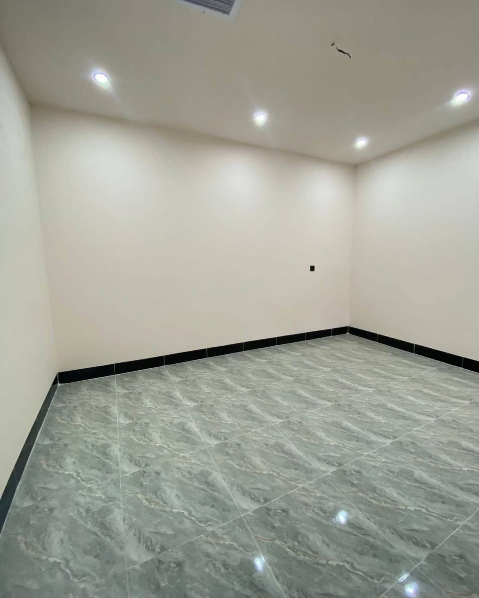 اعلان دار للبيع موقع مميز طابو ملك صرف بناء درجه اولى
سقف مغربي واجهة فلين نظام تبريد مركزي بناء هندسي
مساحه (100)
(موقع اسره المفقودين) 
الطابق الاول يحتوي استقبال +هول +مطبخ +غرفه نوم +صحيات (الطابق الثاني يحتوي على هول +غرفه  نوم الاستفسار  الاتصال على الرقم ***********
