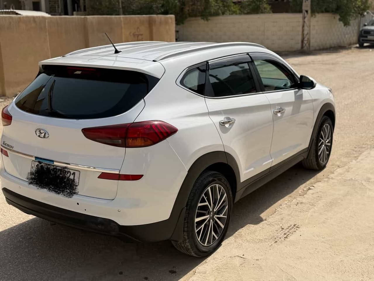 سلام عليكم توسان موديل 2020 خليجي شركه الكاصد خمس عدسات 
محرك 2000 دوش مكفول لا مفتوح ولا شي 
سياره ماشيه 87 
كشنات جلد كرسي كهربائي 2
رقم بغداد نكليزي 
سياره جاهزه من كلشي 
سياره مكفوله عده الدعاميه الخلفيه صبغ 
***********
السعر 210 وبيه مجال
