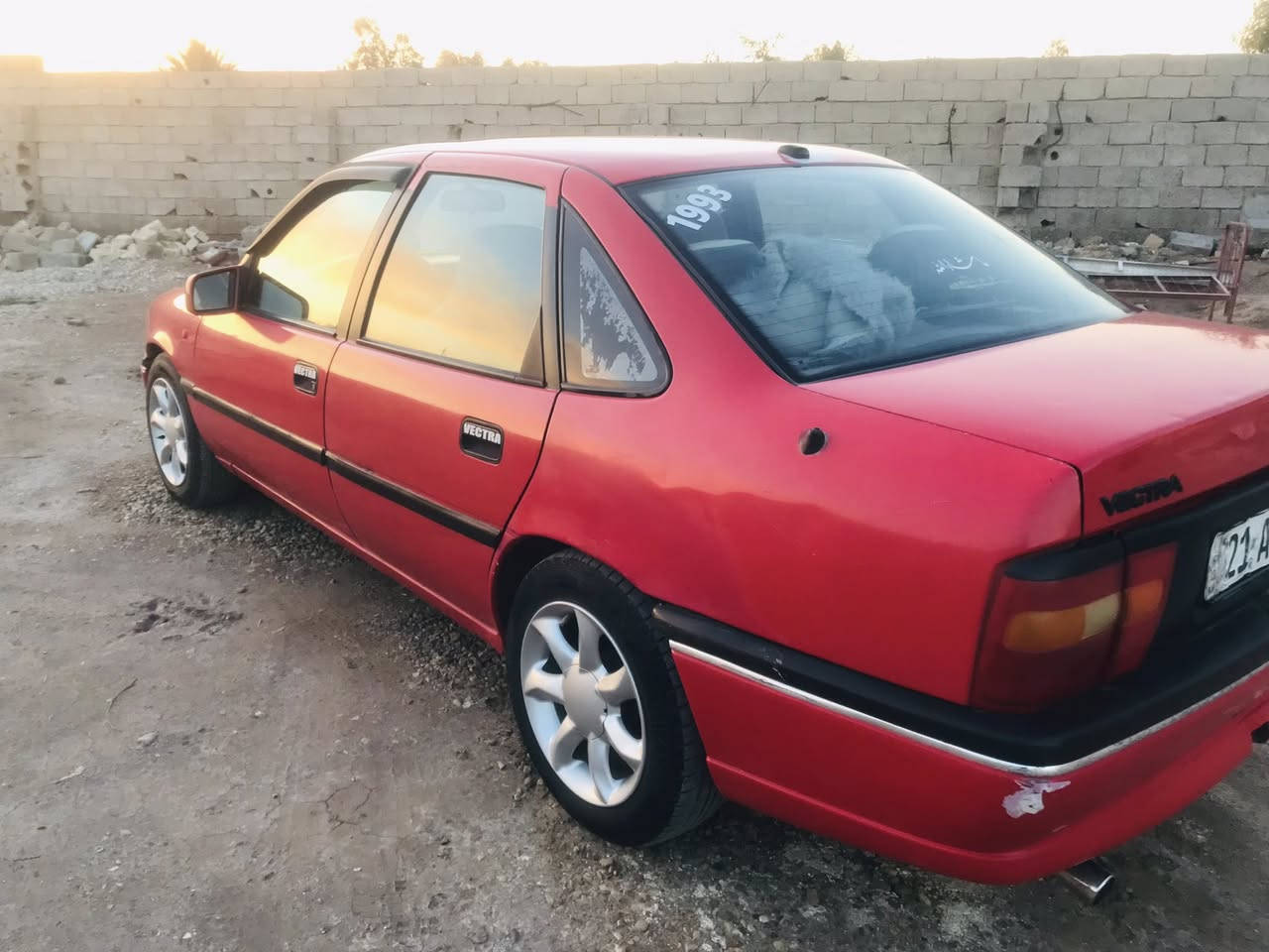 السلام عليكم ، اوبل فكترا ٩٣ محرك ٢٠٠٠ كير عادي ،راعيها موجود بالزبيدية ، صبغ بلاد ما عدا البنيد و الهلالات معمره ، محرك و گير كفالة ، كهربائيات كلها شغاله ، منضومة تبريد كامله بس عوزة غاز ، صدر امامي و خلفي جديد ، سياره جاهزة و على ايدي تراي وين ما يعجبك 
للاستفسار ***********
