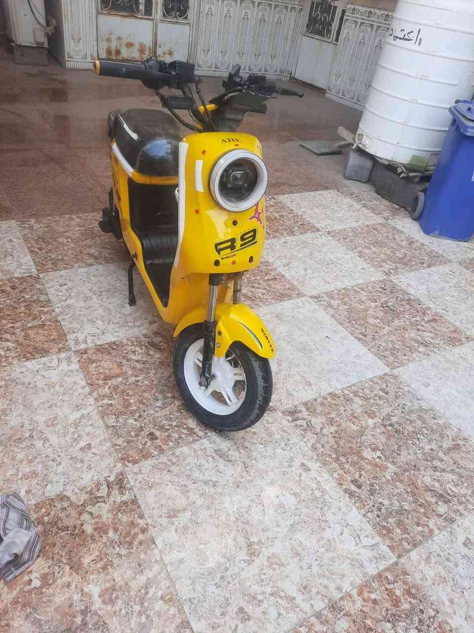 دراجه R9 
بحاله الوكاله برغي ما ناقصها أغراضها موجوده باتريات اكبار ادراجه اي عطل ما بيها السعر 500 وبيها مجال الرقم *********** المكان البصره ابو الخصيب العوجه قرب مستشفى الصيني
