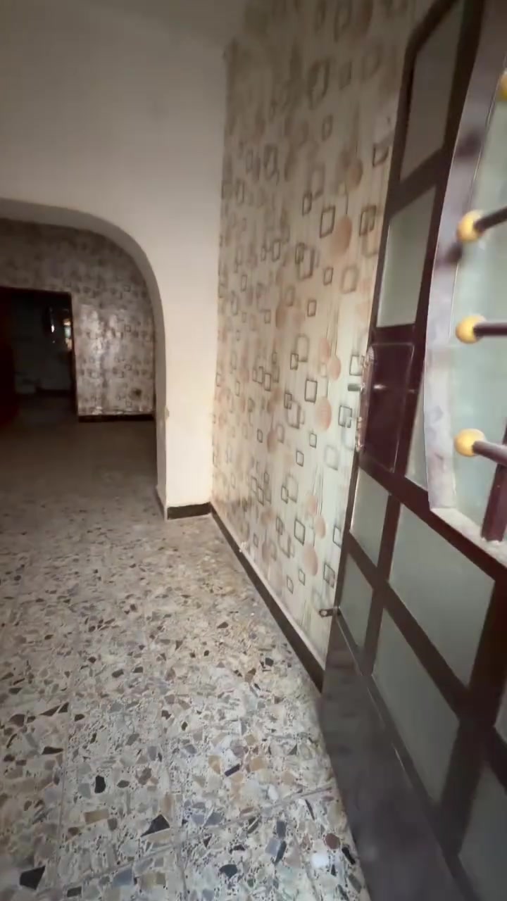 بيت للأيجار في القاهره الدلفيه يحتوي على استقبال ومطبخ وخدمات في الطابق الارضي وغرفتين نوم في الطابق الثاني وسطح للأستسفار***********
