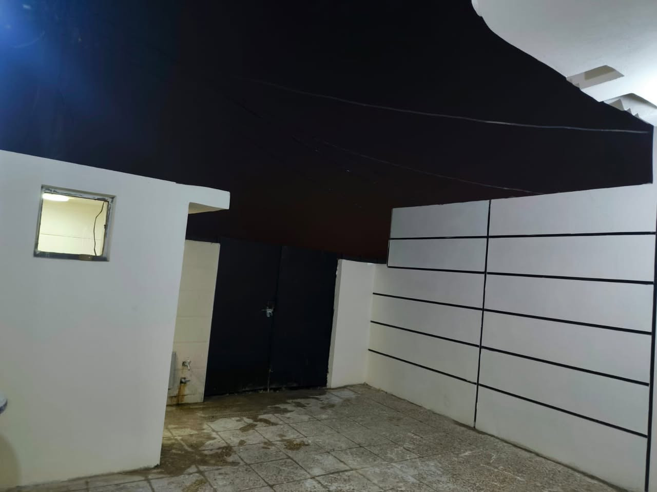 ‏بيت مساحة كلية 160 متر
‏واجهة 5.60 
‏بناء حديث 2025
‏بيت زيرو 
‏أرضية رف كونكريك
‏سكف كونكريك
‏طابوك جمهوري درجة أولى 
‏أرضية كاشي 
‏وسطح اشتايكر 
‏جاهز للسكن
‏بناء درجة أولى 
‏يحتوي على غرفة نوم كبيرة 
‏ويحتوي على حولي كبير 
‏إستقبال كبير 
‏يوجد مدخلين 
‏مطبخ 
‏صحيات درجة أولى 
‏كهربائيات درجة أولى 
‏خدمات كاملة كهرباء وماء ومجاري شارع تبليط
‏افضل مربع بل حمدية 
‏ملاحظة يوجد تشجير مقابيل بيت 
‏ورة تشجير يوجد منتزه 
‏عنوان بداية حميديه مقابيل منتزه 
‏قرب محطة وقود 
‏رقمي ***********
