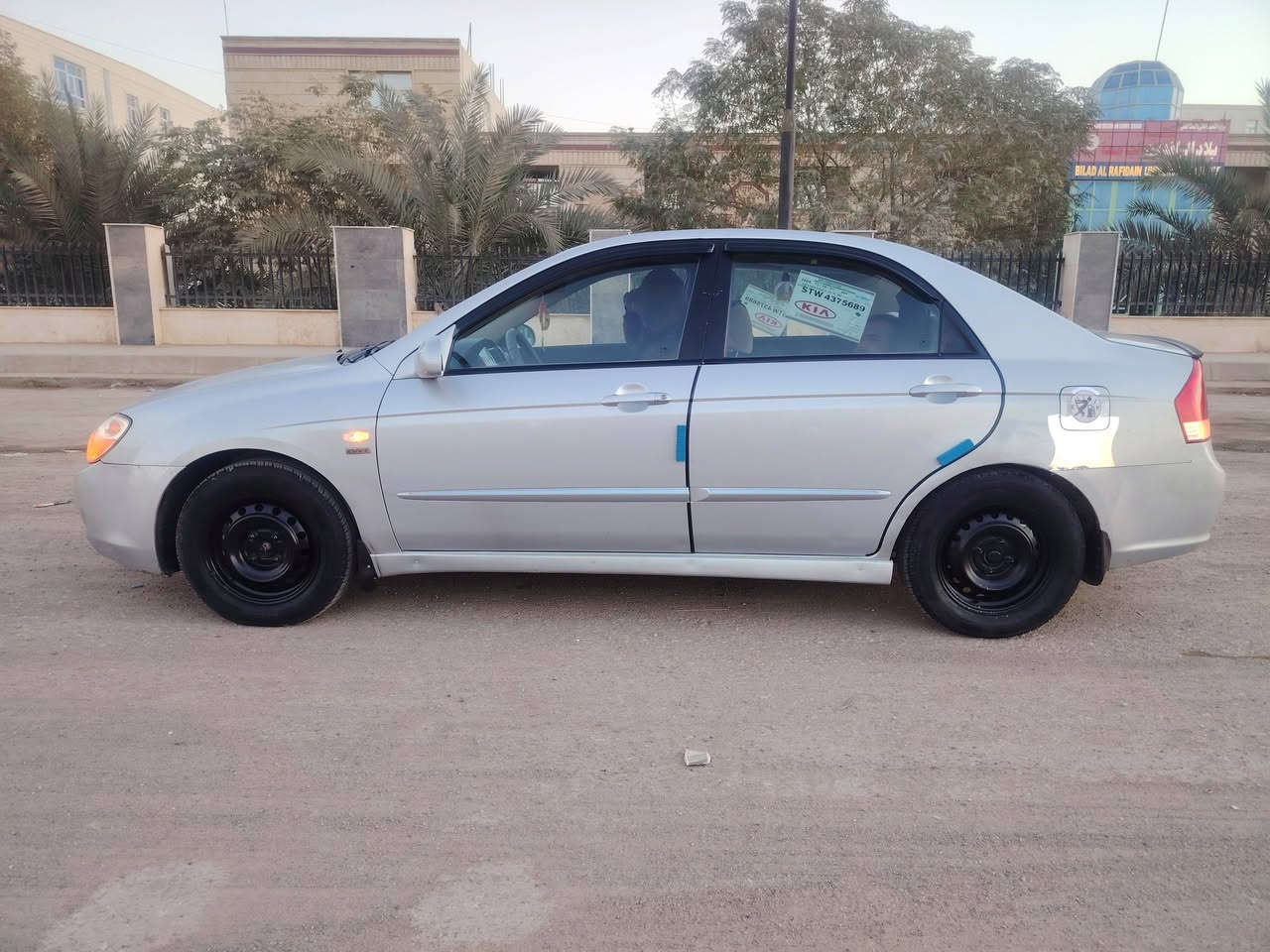 عليكم ورحمه الله وبركاته
للبيع سيراتو رقم ديالئ دولي 

مكينة تخم تاير صدر كله مكفول 

بيها صبغ فقط هلالات بدون اي ضربه 

السيارة علئ وضع الشركه مال جناي ماتعوبه ابد

مكاني ديالى/ بعقوبة 

الاستفسار ***********

السعر 78
