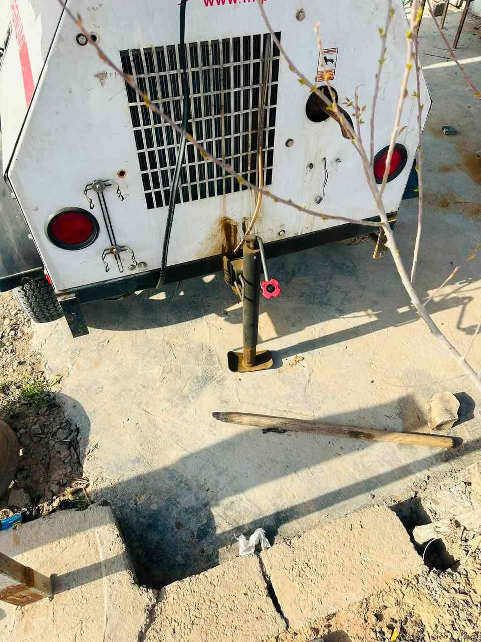مولد كابوته محرك مسبوشي للبيع 3 بستم مولده من امه 6.5 كيفي سنكل بلادي كامل مابي نقص كلشي بلادي تانكي 80 لتر ياخذ تترحملي على صرف الكاز مالته ينسحب بسياره وين متريد المكان ديالى 
السعر
 (12 ورقه)وبي مجال
اتصل ع رقم مكلف بالنشر فقط  ***********

