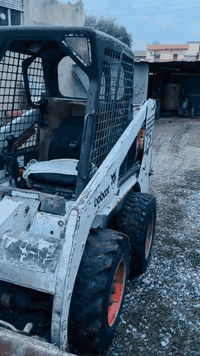 بوبكات للبيع موديل2000 منفيست  مشتغل 7000ساعه مكينه نضيف ما مفتوح سعر مناسب مكانه  موصل 
***********
***********
