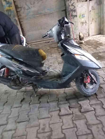 سلام عليكم ثعلب للبيع الدراجة كلشي شغال بيهة كهربائيات كاملة قفل جنطة قفل ستريت شلعة معدل تخبل مكاني كاظمية ب 550وبيهة مجال ***********(النقص البيهة واقية و الكير بكس)
