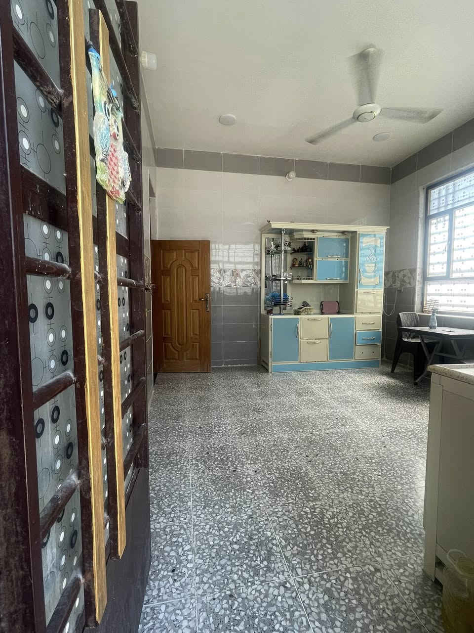 سلام عليكم بيت للبيع مساحه ٦٠٠سند ٢٥بناء طابوق يحتوي على ثلاث غرف نوم موقع الراشدية المراسمه للاستفسار اكثر اتصال على الرقم ***********
