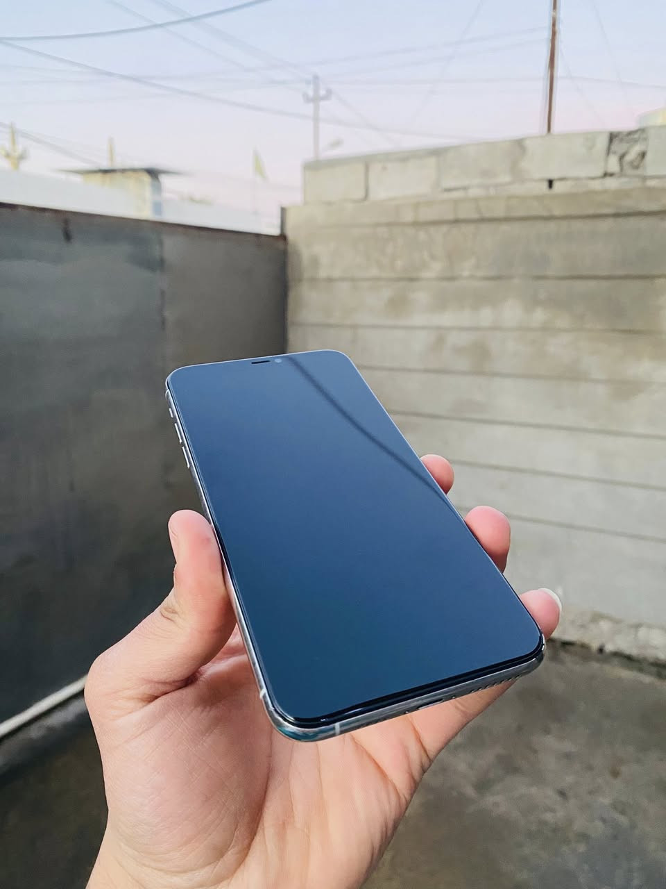 ايفون 11 برو ماكس كل عيب مابي الجهاز مثل ما موضح بل صورة نضيف بس الضهر مكسور فيس ايدي شغال كلشي بي شغال مبدل شاشة اصلية وبطارية اصلية الجهاز مال بيت السعر 175 الف وبي مجال الشراي يتصل ***********
