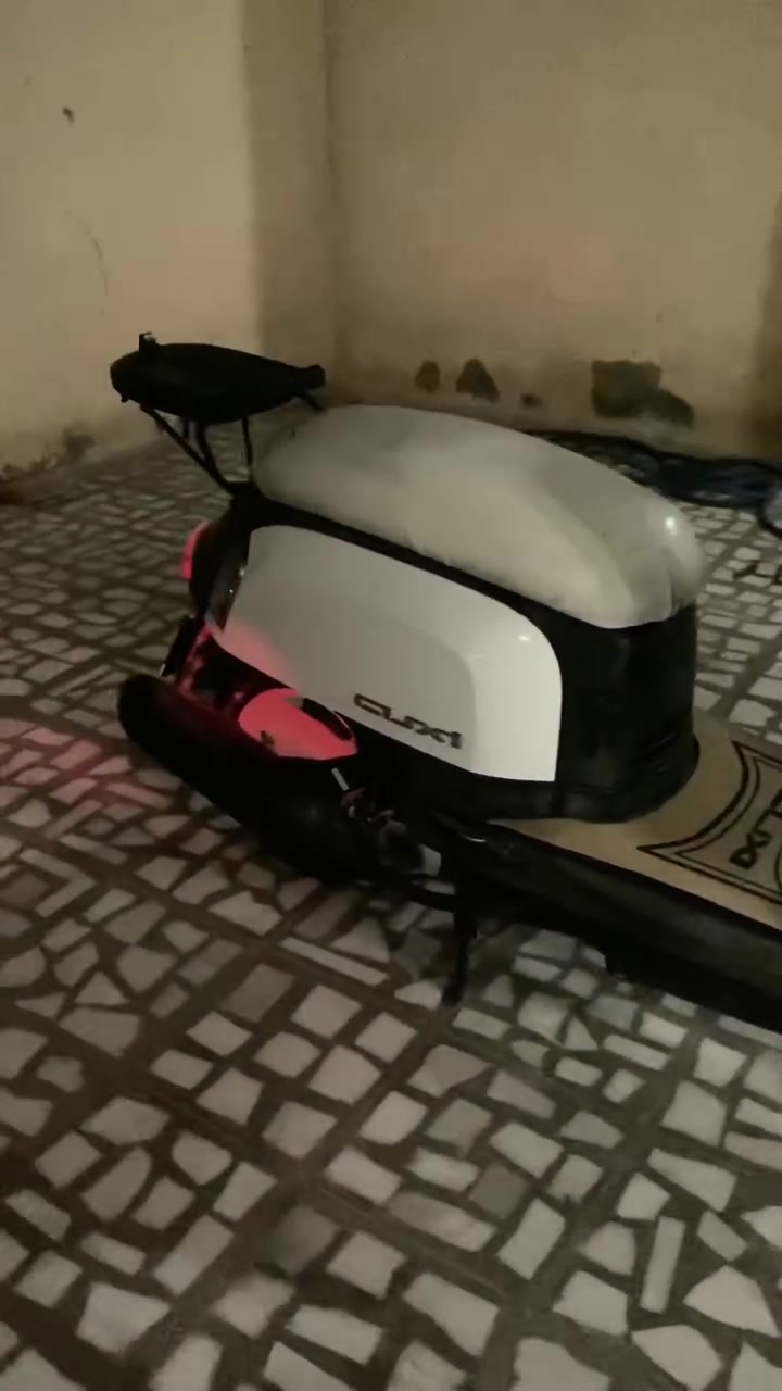 ماكس بوليسي للبيع كلشي شغال برغي ما ناقصه الدراجه ولدراجه شوفت عينك مثل ما بل صور بلحقيقه تجي علفحص الدراجه السعر خاص ***********
