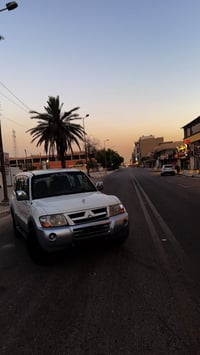 للبيع باجيرو2006  السياره بيه جملغات خلفيه بارد اقل الشبر وخشم البنيد ...