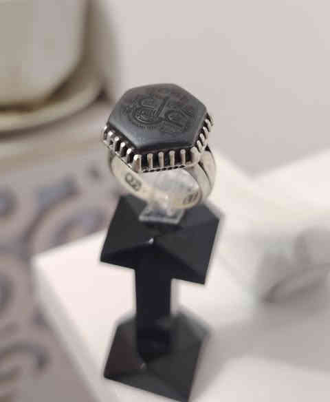 خاتم من حجر الحديد الصيني الطبيعي
صياغه ثقيلة وجميلة فضه عيار ٩٢٥
نقش عليه طلسم عين الإمام علي ع
يوجد توصيل إلى جميع المحافظات
التواصل ع الخاص او ع الواتساب ***********
