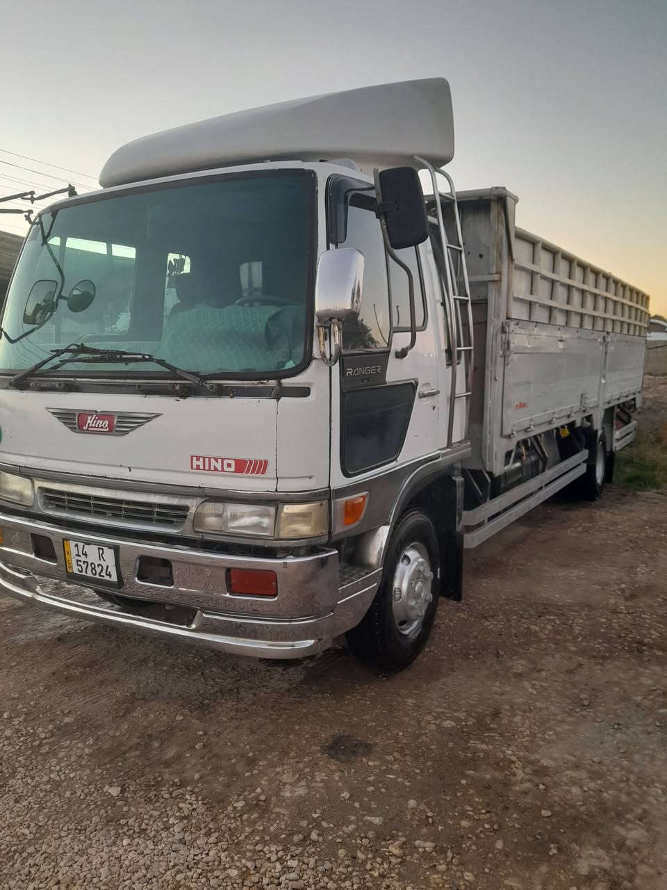 هينو طيره للبيع طول سته وربع بلادي موديل ٩٣ مكينه 70 عادي حاويه لاصرف ولا بخار رقم نكليزي بصره تخم تاير سياره كبل للعمل مكلف بل نشر ***********
