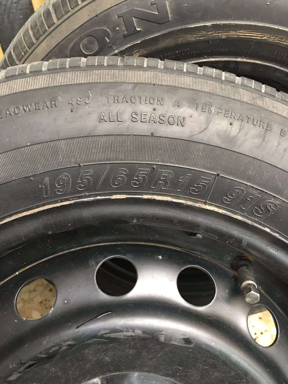 السلام عليكم للبيع تخم ويل عادي مع التايرات صيني الحجم 15 كورلا مكان الدوره السعر 150 الف
***********
