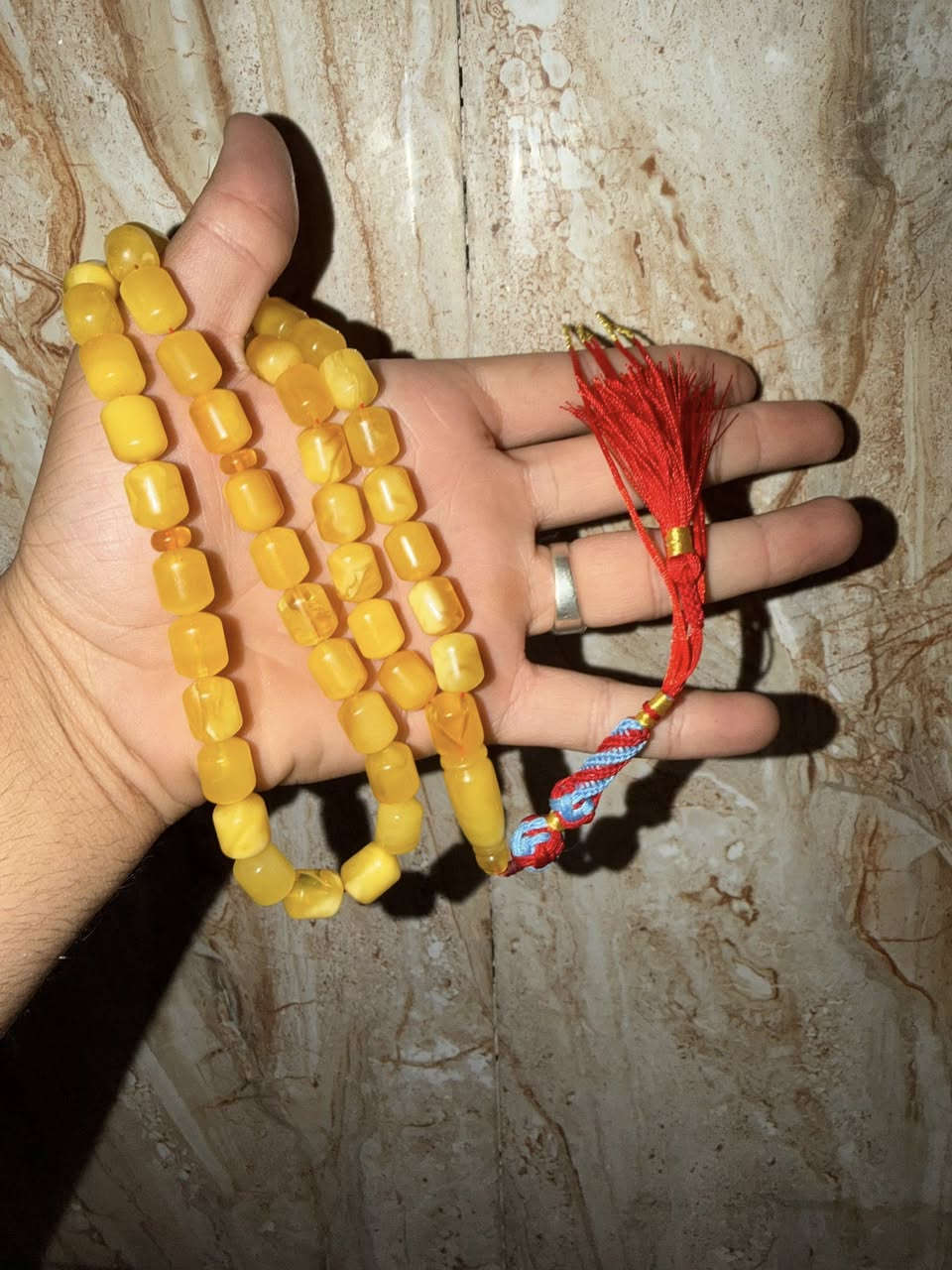 السلام عليكم
مسبحه من الكهرب البولوني الطبيعي السوبر بدايه تغليف الوزن 44 غرام عدد الحبات 45 حبه 

قياس الحبات 12.9*10.9

الكصه برميليه او كويتيه

المسبحه بالواقع جداً حلوه وبيها حبات منوصفه

السعر 8 دولار للغرام الواحد وبيها مجال

وتوصيل عندي مجاني لكل محافضات العراق

للعلم الكركوشه الي عليها حياكه يدويه بالكامل

للتواصل :***********
