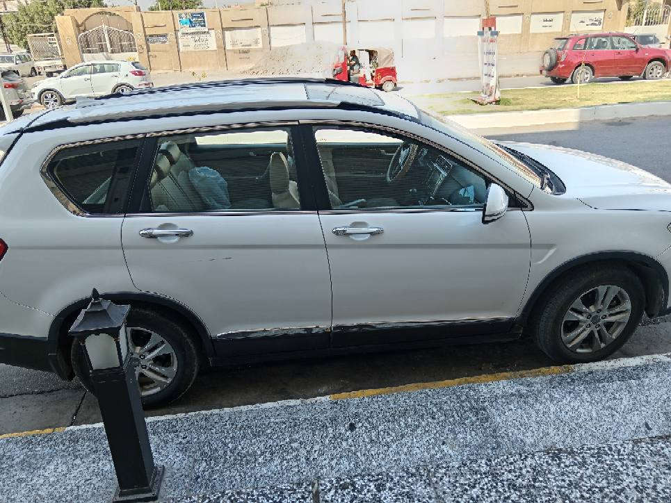 السلام عليكم هافال H6مديا ٢٠١٦ للبيع كير ومحرك بلادي مالها مستبيشي ٢٤٠٠ صدر امامي خلفي نظيف جدا تبريد ثلج وتدفئه  شغاله فتحه سقف طكتين كامره خلفيه  حساسات اماميه وخلفي تحكم استيرن جهتين  زراكات لايت امامي  كشنات جلد منظومة بانزين  وبلكات  ادامه كامله دسك امامي جديد  السعر  115$ ورقه وبيها مجال قليل
 السياره ماشيه ٩٠٠٠٠كم بغداد الغزالية *********** بغداد, العراق
