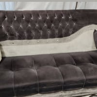 تخم عشر مقاعد للبيع   المكان بغداد الحرية  للتواصل خاص او على الرقم   ...