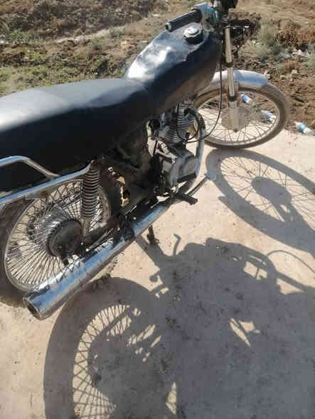 سلام عليكم دراجه نضيفه لبيع كلك العنوان دوانيه قضاه سومر السعر ٢٢٥ وبيه مجال الرقم ***********
