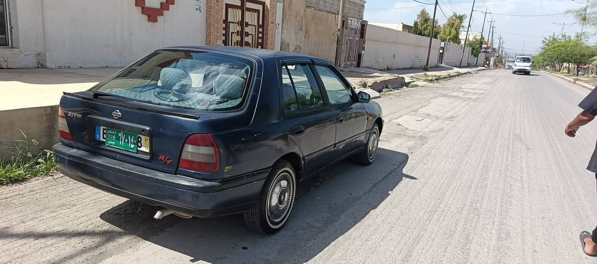 نيسان صني1993 صباغ احزام محرك كير شرط  السياره بيه تبريد وجهزه حتى الهزى مكماله بس تحوله بسمك والسياره سنويه ابيض السهر 28$ 
***********
