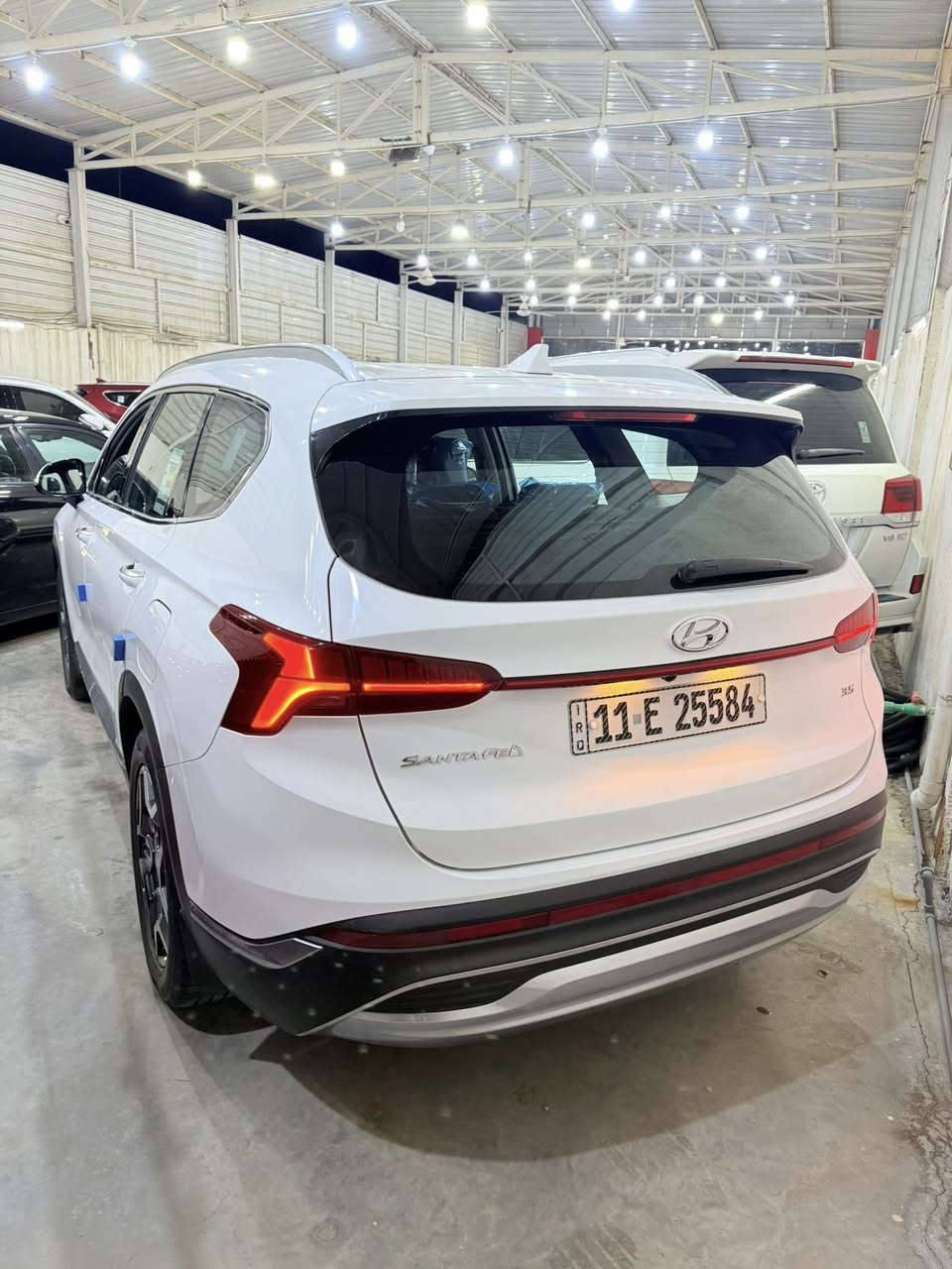 يهديكم معرض المميز لتجارة السيارات الحديثه آرق التحيات 🙏🌿. 

  ونخبركم عن توفر هونداي سنتافيا موديل 2024خليجي مكفولة من لصبغ كفاله عامة 

  مواصفات نص فول 

🔑مفتاح تشغيل بصمة 

🔑بصمة أبواب دخول ذكي

🔑تشغيل عن بعد 

🌿تحكمات مقود جهتين 

🌿ثلاث قطع تبريد 

🌿سبعة راكب 

🌿كير دكم 

🖥️شاشة كبيرة بلادية تدعم كار بلي 

📷كامرة خلفية دوارة 

حجم المكينة V6 3.500

السعر :255ورقة بيه مجال بسيط 

موقعنا: بغداد الكريعات شارع الوقف السني معرض المميز 

***********ياسين

