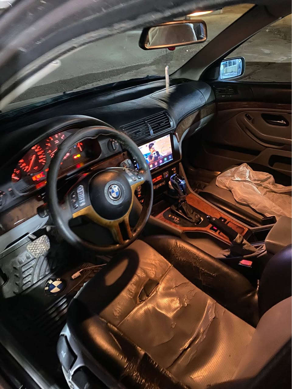 بيئيم ده بليو E39 بومه. موديل. 2000 . مه كينه ٥٣٠ ده بل ديجيتال. كير توماتيك. ٣مودي ليخورين كوشن جلد . كوشن هيته ر . ABS شاشه ئاي باد ره قه م كركوك سياره كه به س وكاله يه  ره قه مو سه نه وي ئه سلي. ده فته ر به نزيني هه يه سياره كه به لاي سه كن كه و توه من به حيساب وه ركه راوه يفروشم تا قه ت سه ريشه م نيه ساحيب سه نه ويشي مه و جوده. 

بيئيم  بومه E39 موديل. 2000 محرك 530. ٢ديجيتال 
كير توماتيك   ABS. كوشنات جلد  و هيتر و شاشه 
رقم كركوك بص وكاله وبطاقه بنزين موجود سياره صفحه سكن كامل بي  بس اني بيع اگول مگلوب. و شرط. گيرو محرك 

ژ.م. *********** به س واتسابي له سه ره 
*********** به س واتصاب موجود كركوك, العراق
