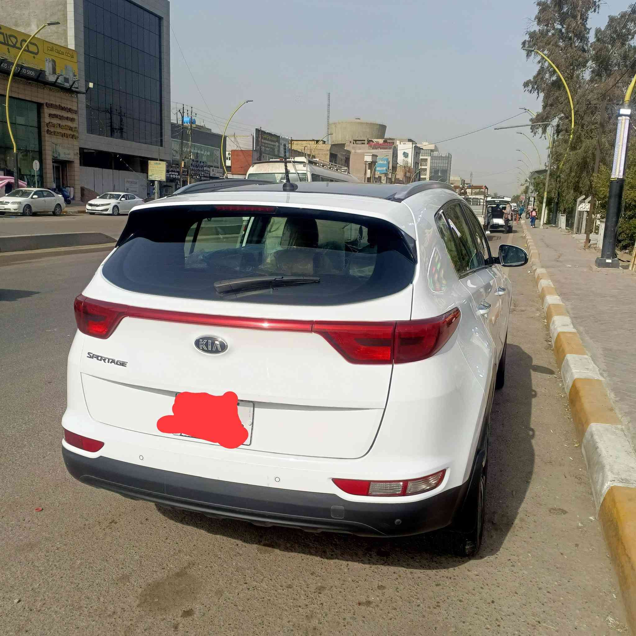 السلام عليكم
كيا سبورتج موديل 19خليجي 
محرك 200دوش 
بنوراما سايد بريك بالرجل 
اشارة ترحيب شاشه كامرة 
حساس خلفي وامامي 
اشاير بالمري جرس 120تنبية 
تبريد تدفئة 
السيارة مكفولة من الظربة ماعدا شخوط ومابينة بية 
عداد كيلو متر 80الف 
رقم بغداد، مكان السيارة بغداد التاجي 
استفسار على الرقم ***********
