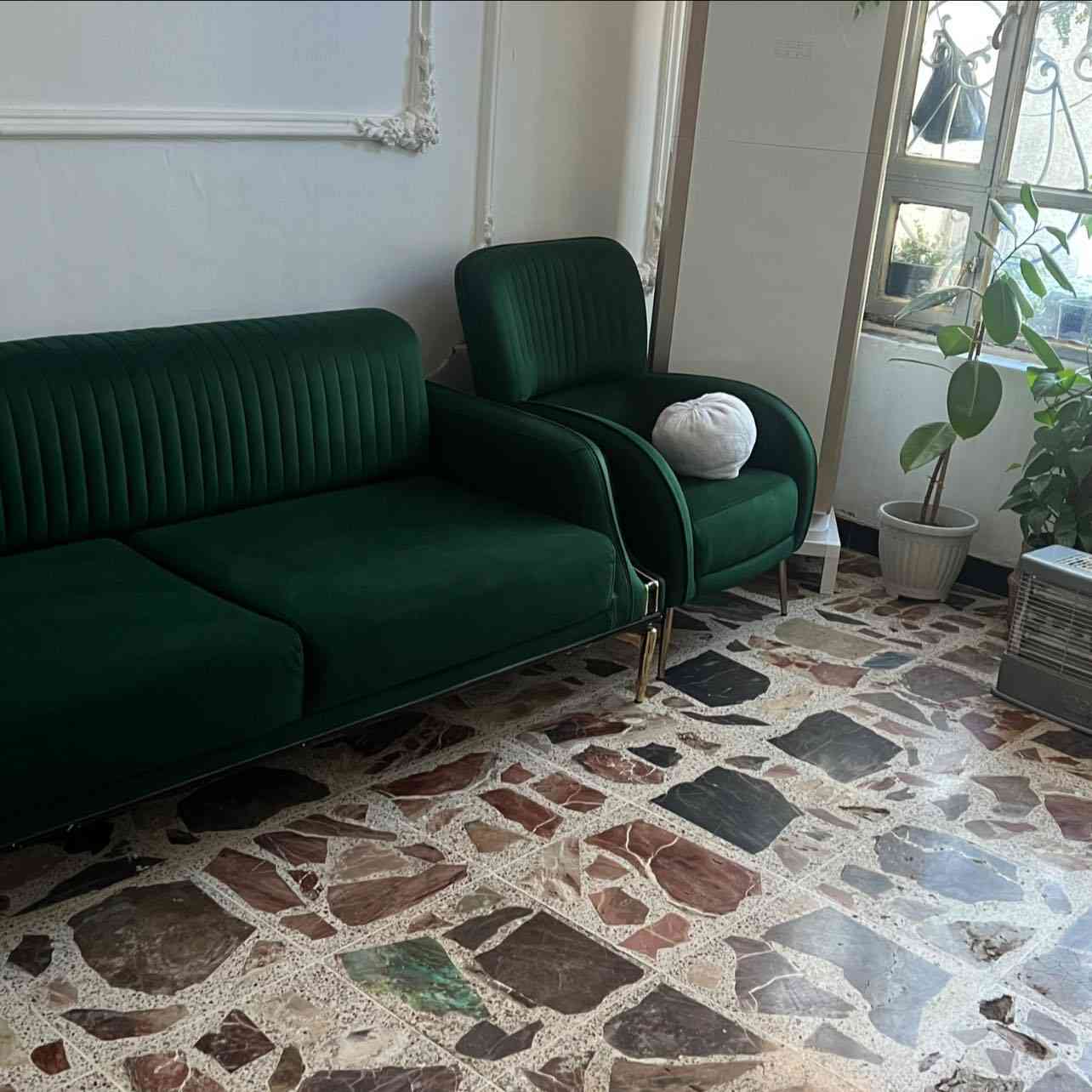 تخم تركي سرير نضافه 99 /100 وطبله وسطيه
لطبله ب55ولتخم 650 وبيهم مجال بسيط لمكان الشعب


**إذا كنت صاحب هذا الإعلان وتريد حذفه لأي سبب، رجاءا أرسل رسالة إلى الدعم الفني**