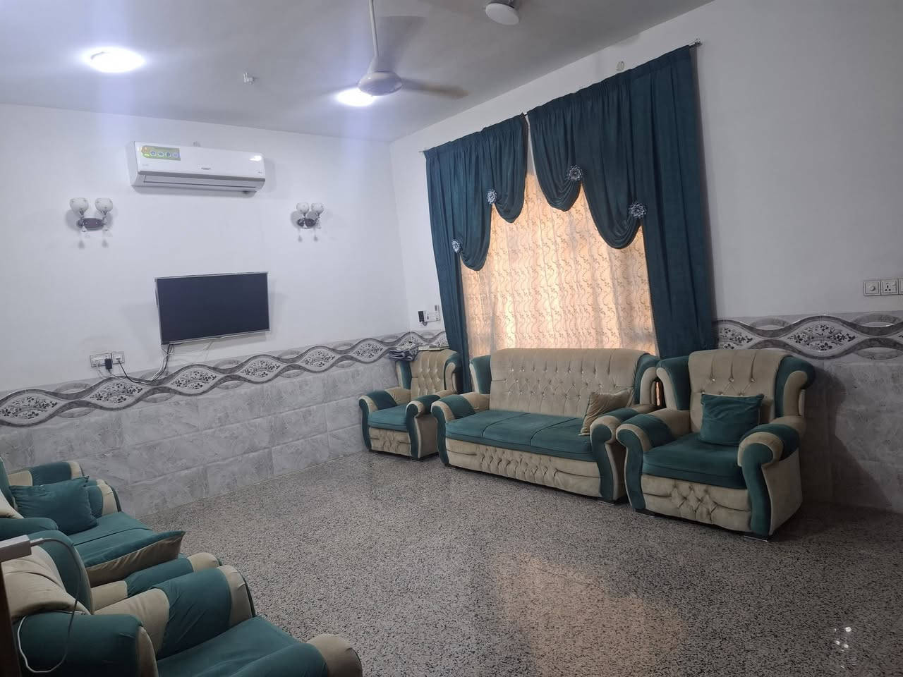 بيت للبيع طابقين
المساحة ٢٥٠
الموقع قرب الطشاش [ حي العسكري ] مقابل مول احمد و السجاد مول
للإستفسار   ***********
