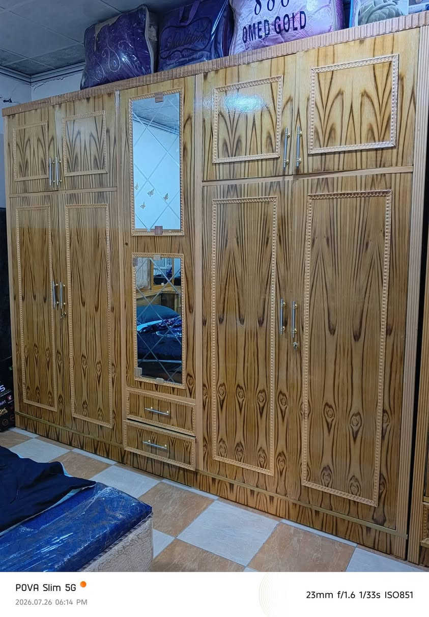 السلام عليكم غرفه نوم فصال تركي خشب عراقي مستخدمه 10 ايام فقط بيها وصل تاريخ الشراء جديده مع دوشك او مخاد قنصور ملحق سعر مليون قفل ***********
