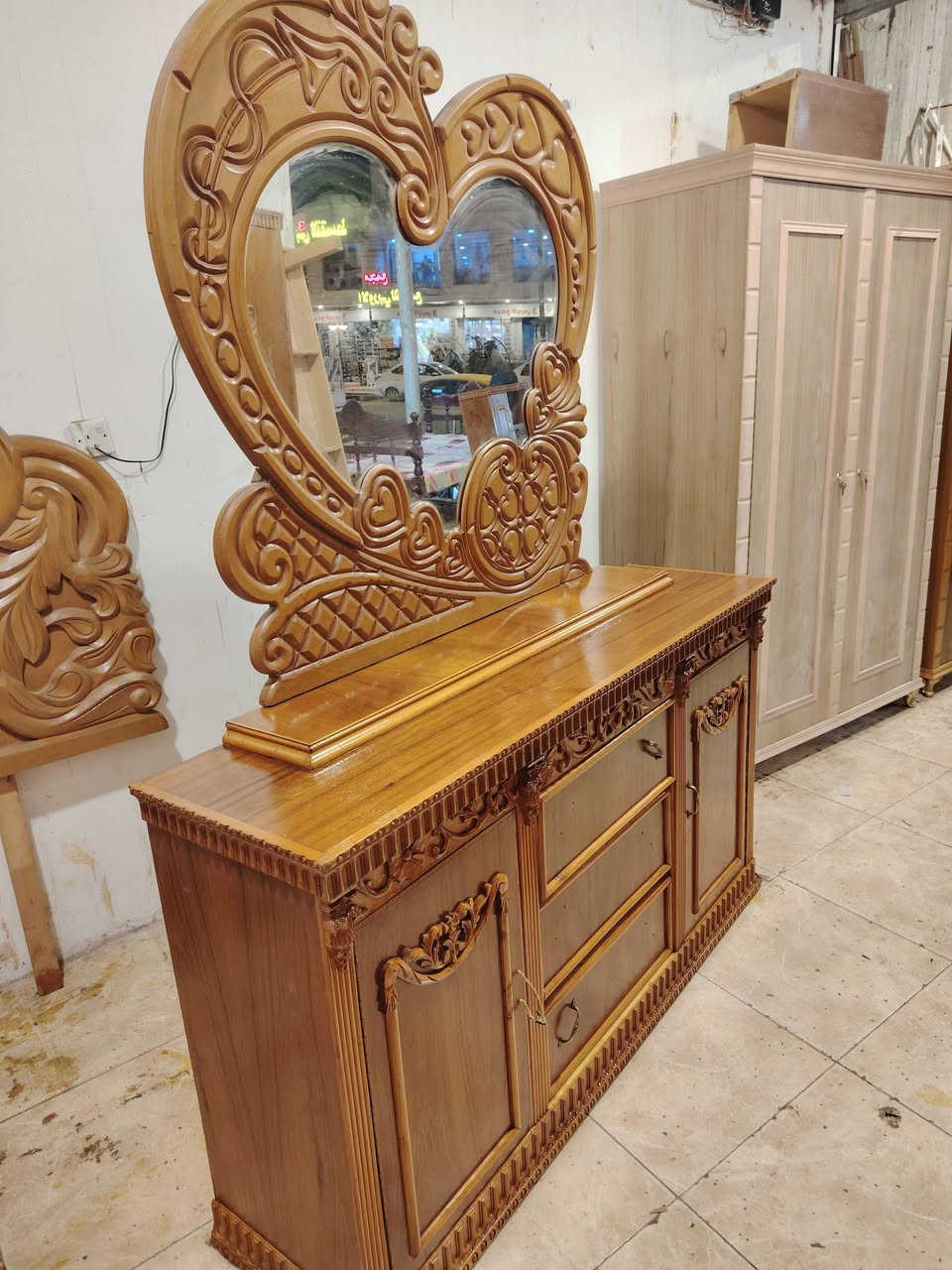 السلام عليكم✋🌹
عرض خاص بس 115 الف 🔒
توفر لدينا من جديد ميز تواليت شرط النظافة شغل ثقيل درجة اولى توصي 5ملم  شغل زان فول نظافه💯💯
للاستفسار وتساب *********** مباشر🇮🇶 ***********💯
ومستعدون لشراء الغرف النوم المستعمله و الكناتير ✌️
